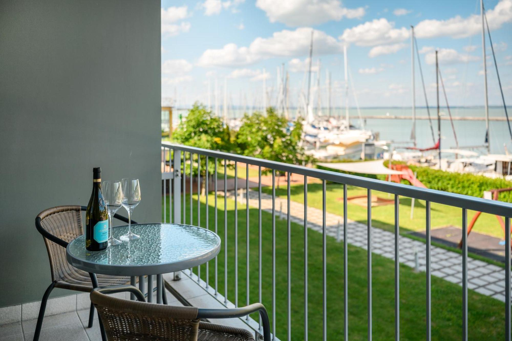 King Room Lake View