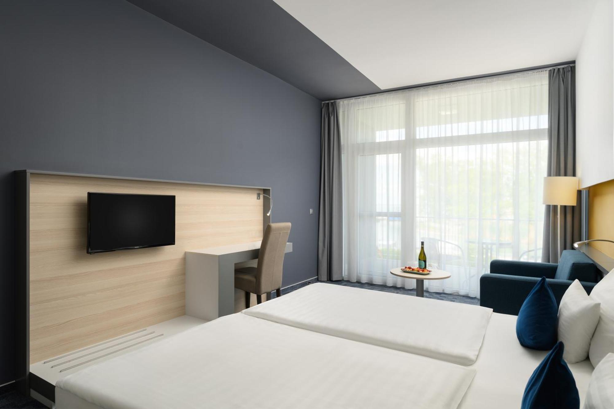 King Room Lake View