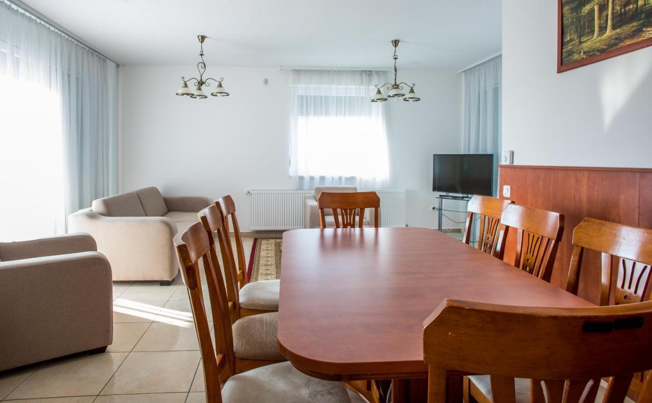 Two-Bedroom Apartment,321953665:JPEG